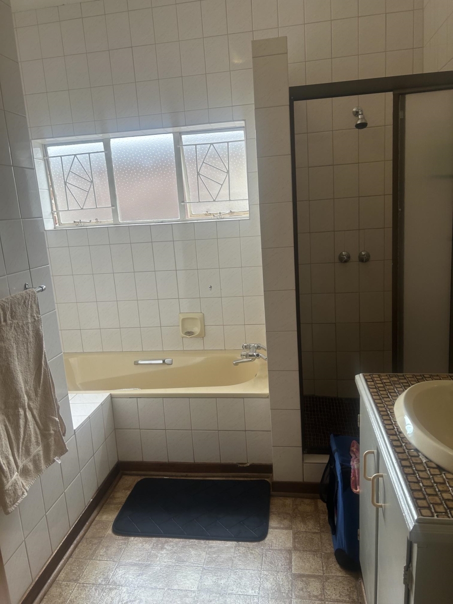 5 Bedroom Property for Sale in Viljoenskroon Free State
